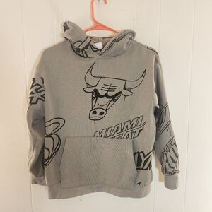 Zara × NBA Gray Black Kids Hoodie Size 10 Bulls Heat Lakers Knicks Nets